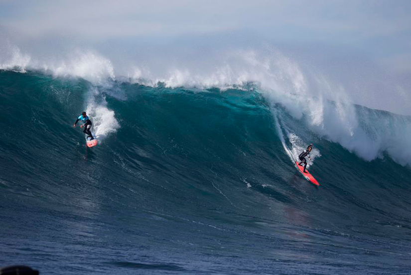 Todos Santos Challenge. Billy Kemper mira a Damien Hobgood. Foto: Hallman